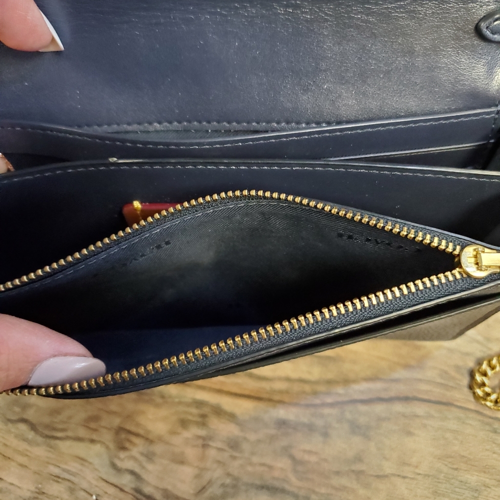 Coach - Picture 4 of 6